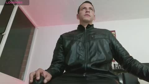 Snapshot of thomasjons chatting on June 3, 2026, 5:43 am thomasjons online show from June 3, 2026, 5:43 am