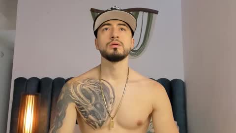 sweetfit boy online show from October 28, 2025, 4:09 pm