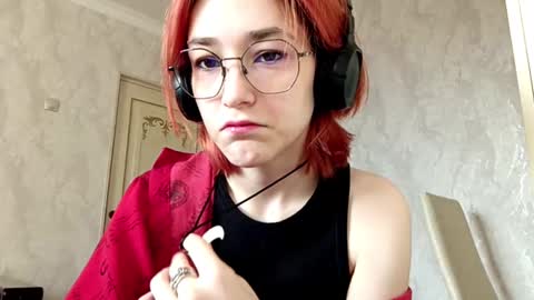 Snapshot of thomasvicknair chatting on November 27, 2025, 11:01 am Lina online show from November 27, 2025, 11:01 am