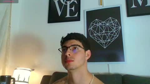 Snapshot of thomylov chatting on December 1, 2025, 3:44 am thomylov online show from December 1, 2025, 3:44 am