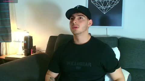 Snapshot of thomylov chatting on February 3, 2026, 3:37 am thomylov online show from February 3, 2026, 3:37 am