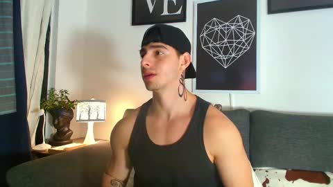 Snapshot of thomylov chatting on March 14, 2026, 9:04 am thomylov online show from March 14, 2026, 9:04 am