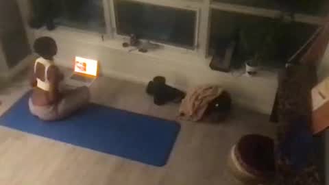 tia_fox online show from October 29, 2025, 4:15 am