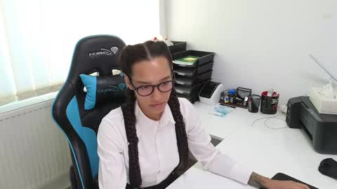 tia_j online show from September 22, 2025, 3:14 pm