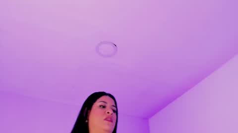 tiannagloww online show from March 4, 2026, 7:20 pm