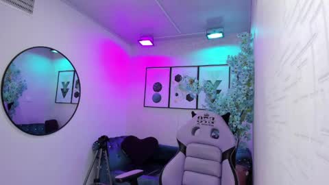 Snapshot of tiara_r chatting on April 26, 2026, 3:04 am Tiara online show from April 26, 2026, 3:04 am