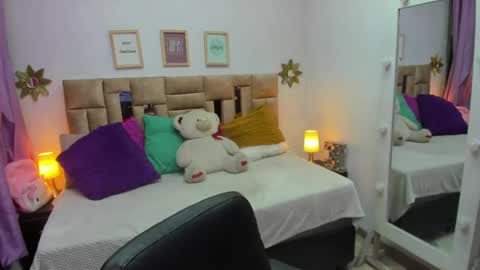 Snapshot of tifanny__thomson chatting on February 21, 2025, 8:27 pm Tiff online show from February 21, 2025, 8:27 pm