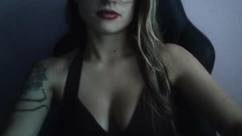 Tifanny online show from April 21, 2026, 9:39 pm