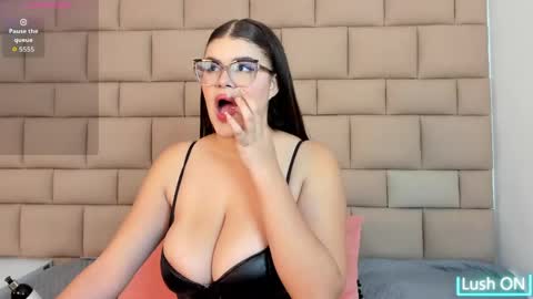 Tifanny  online show from May 28, 2026, 11:51 am