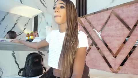 Tifanny online show from February 22, 2026, 5:33 pm