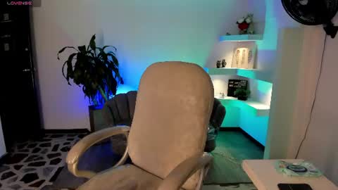 Snapshot of tifanywhite1_ chatting on July 25, 2026, 4:32 am online show from July 25, 2026, 4:32 am