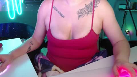 tiff4yew online show from October 21, 2025, 4:57 am