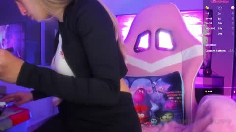 Tiffany Bela online show from February 22, 2025, 1:00 am