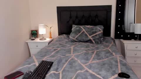 VAL online show from September 24, 2025, 8:34 pm