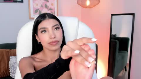Snapshot of tiffany_low chatting on May 14, 2026, 4:36 pm tiffany_low online show from May 14, 2026, 4:36 pm