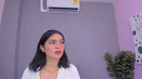tiffany_mendez online show from May 6, 2026, 12:10 pm