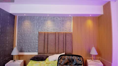 tiffanyhoustton online show from March 27, 2026, 11:43 am