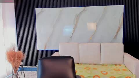 tiffanyhoustton online show from April 20, 2026, 1:03 pm