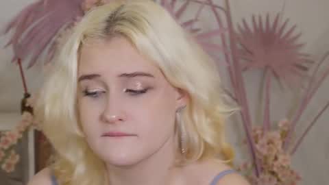 tiffanyjons online show from October 26, 2025, 6:03 pm