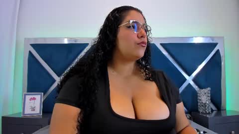 Snapshot of tiffanymiller01 chatting on June 18, 2026, 5:39 pm Tiffany Miller online show from June 18, 2026, 5:39 pm
