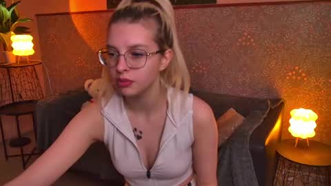tiffanypeach online show from May 3, 2026, 11:16 am
