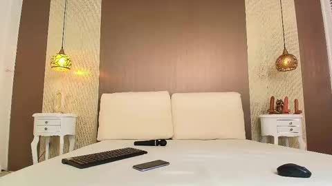 T I F F A N Y online show from November 14, 2025, 7:34 pm