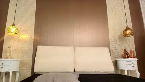 T I F F A N Y online show from November 28, 2025, 7:49 pm