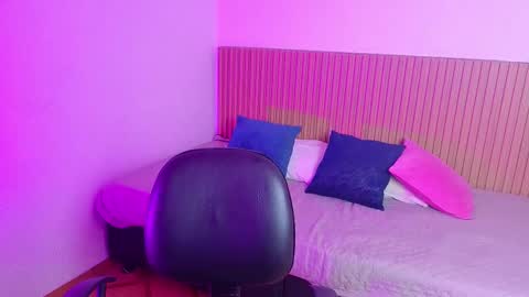 tiinajonus_ online show from February 11, 2026, 12:32 pm