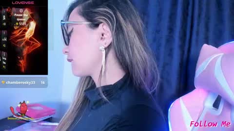 TILA TEQUILA online show from October 7, 2025, 4:59 pm