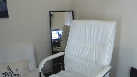 Snapshot of tilly_eliot chatting on December 14, 2024, 3:58 pm Tilly online show from December 14, 2024, 3:58 pm