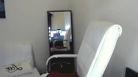 Snapshot of tilly_eliot chatting on January 3, 2025, 4:06 pm Tilly online show from January 3, 2025, 4:06 pm