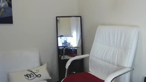 Snapshot of tilly_eliot chatting on January 7, 2025, 4:16 pm Tilly online show from January 7, 2025, 4:16 pm