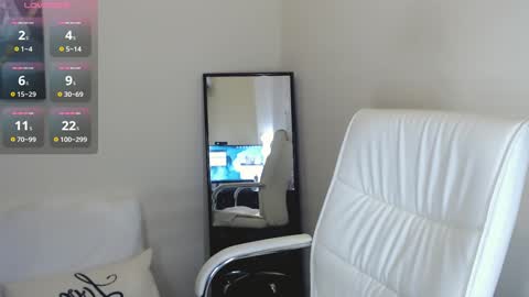 Snapshot of tilly_eliot chatting on January 12, 2025, 3:57 pm Tilly online show from January 12, 2025, 3:57 pm