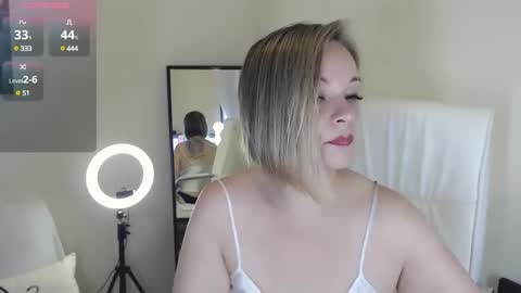 Snapshot of tilly_eliot chatting on January 31, 2025, 2:07 pm Tilly online show from January 31, 2025, 2:07 pm