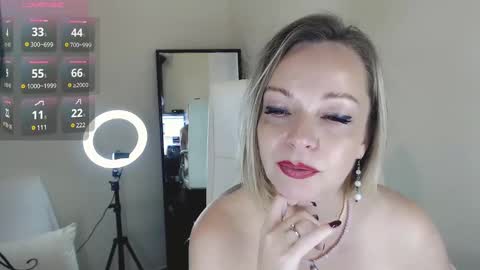 Snapshot of tilly_eliot chatting on February 2, 2025, 5:37 pm Tilly online show from February 2, 2025, 5:37 pm