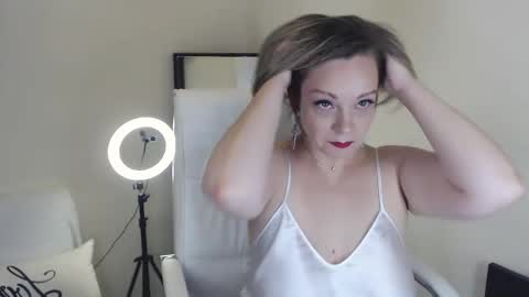 Snapshot of tilly_eliot chatting on February 22, 2025, 2:08 pm Tilly online show from February 22, 2025, 2:08 pm