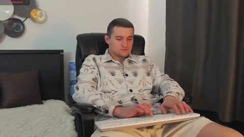 Snapshot of tim_mart chatting on January 15, 2025, 11:53 am ask me online show from January 15, 2025, 11:53 am