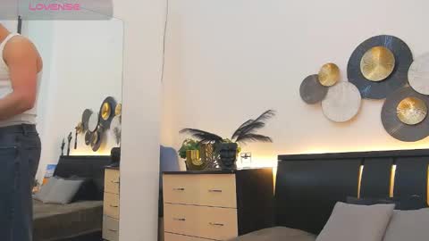 Snapshot of tim_mart chatting on March 8, 2025, 2:08 pm ask me online show from March 8, 2025, 2:08 pm