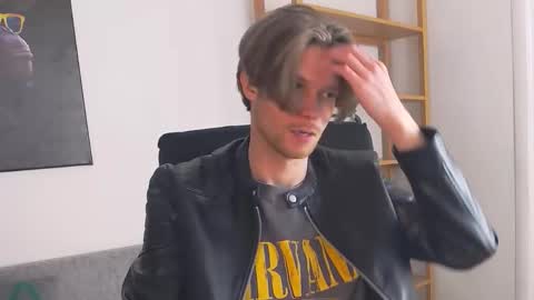 Snapshot of tim_mart chatting on November 28, 2025, 8:22 pm ask me online show from November 28, 2025, 8:22 pm