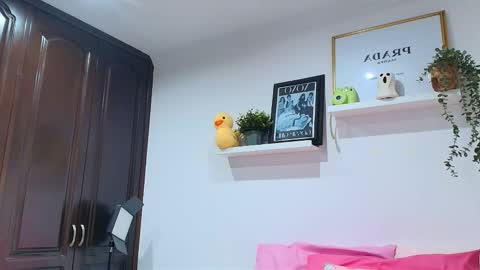 Tina Wild online show from November 24, 2025, 12:49 pm