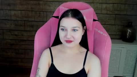 Snapshot of tinaburton chatting on November 26, 2025, 4:19 pm TinaBurton online show from November 26, 2025, 4:19 pm