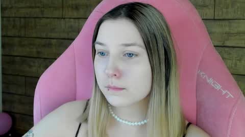 TinaBurton online show from April 6, 2026, 4:41 pm