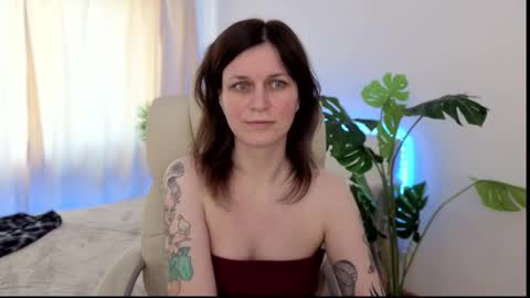 TinaMelt online show from September 26, 2025, 5:55 am