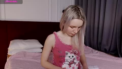 tinasiner online show from February 23, 2025, 2:04 pm