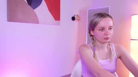 tinasiner online show from November 4, 2025, 2:49 pm