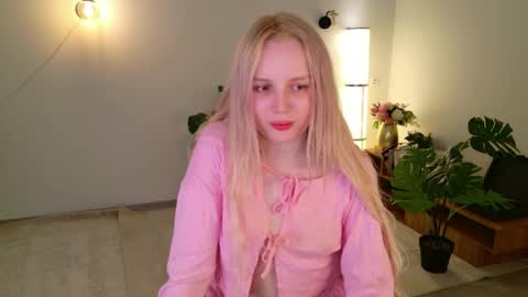 Snapshot of tinasiner chatting on April 19, 2026, 1:54 pm tinasiner online show from April 19, 2026, 1:54 pm