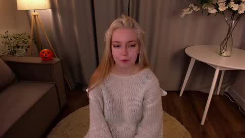 Snapshot of tinastevenson chatting on October 29, 2025, 9:49 pm Annie online show from October 29, 2025, 9:49 pm