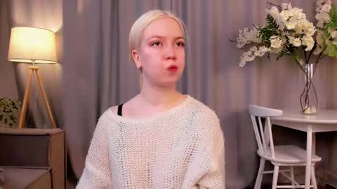 Snapshot of tinastevenson chatting on November 4, 2025, 10:53 pm Annie online show from November 4, 2025, 10:53 pm