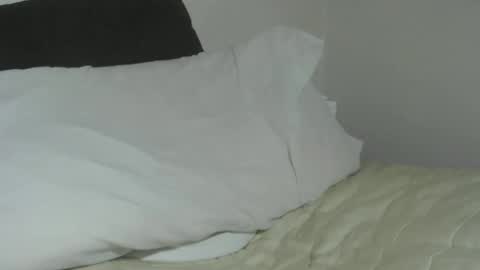 Snapshot of tinaxxxpetite chatting on January 15, 2025, 1:34 am Tina online show from January 15, 2025, 1:34 am