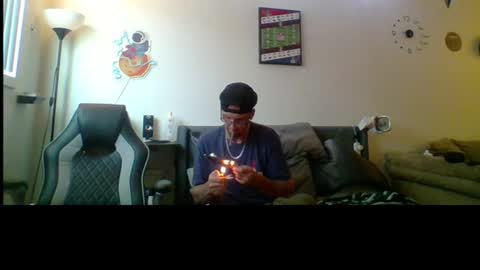Snapshot of tink2002 chatting on July 20, 2026, 1:46 pm Quirky lovebirds online show from July 20, 2026, 1:46 pm